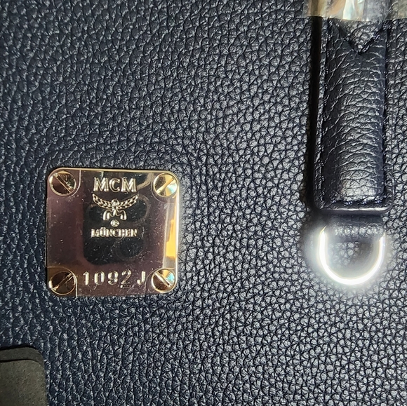 FLASH SALE!!! MCM AREN LEATHER TOTE CROSSBODY NEW WITH TAGS!! - Picture 6 of 11